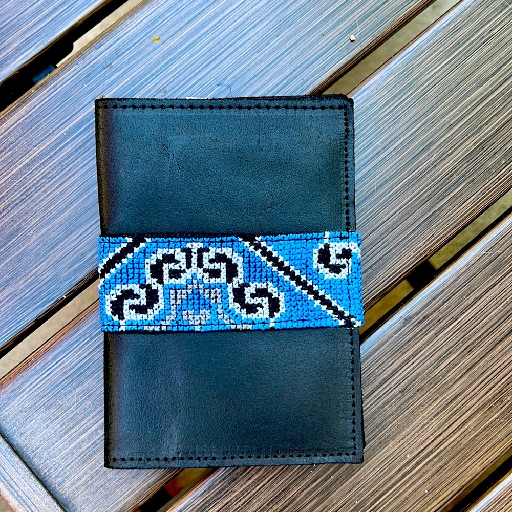 😎- Leather passport wallet with Palestinian embroidery